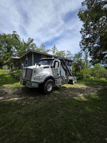 Kenworth delivering to a Live Oak home